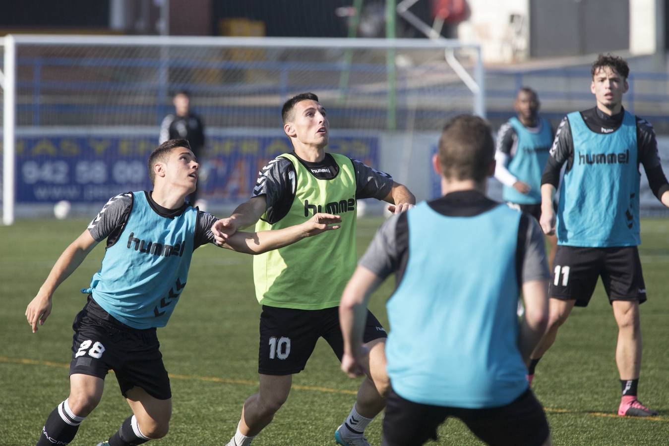 Al Racing le sienta bien la hierba artificial