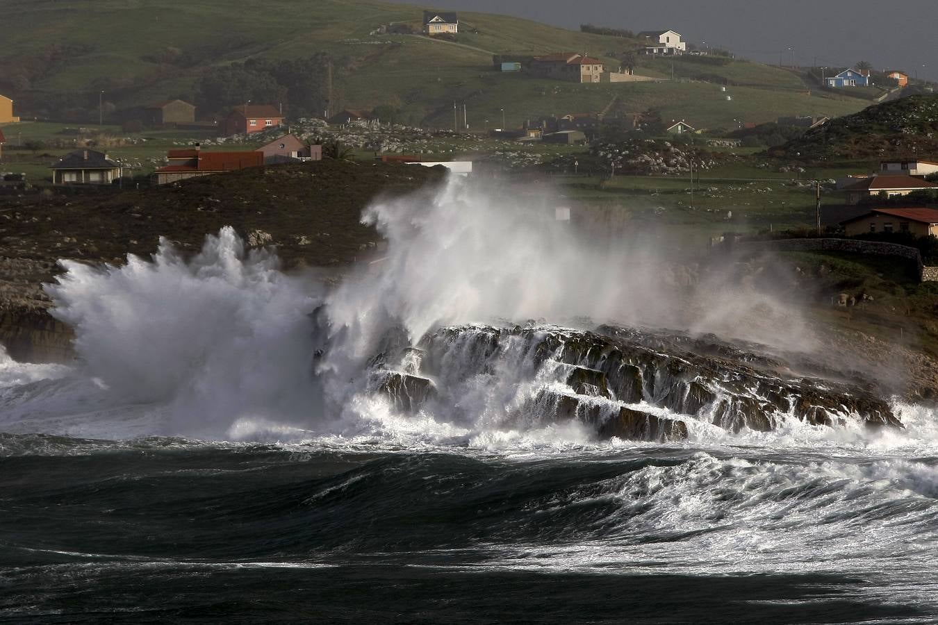 Cantabria, en alerta naranja por el fuerte oleaje