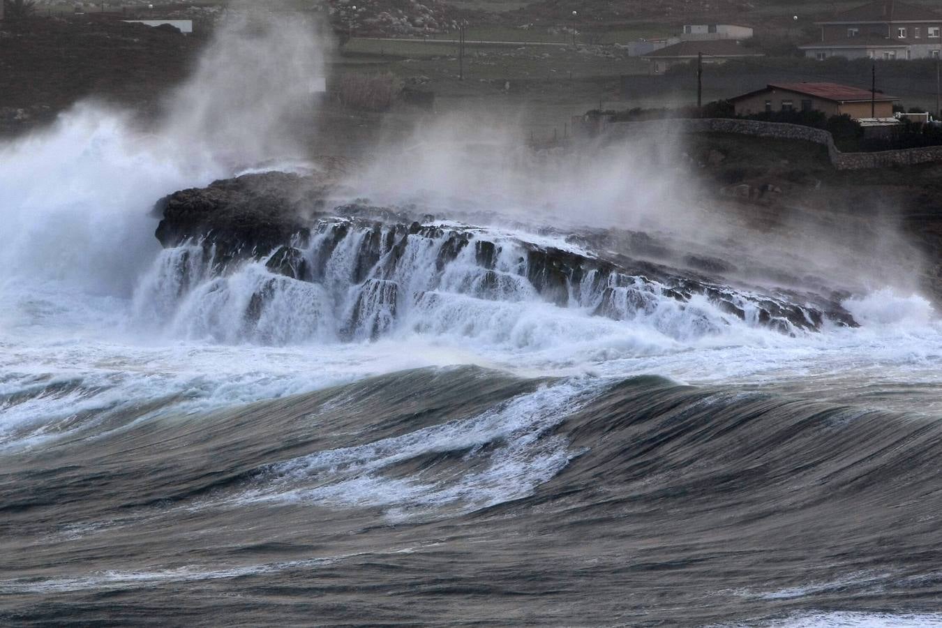 Cantabria, en alerta naranja por el fuerte oleaje