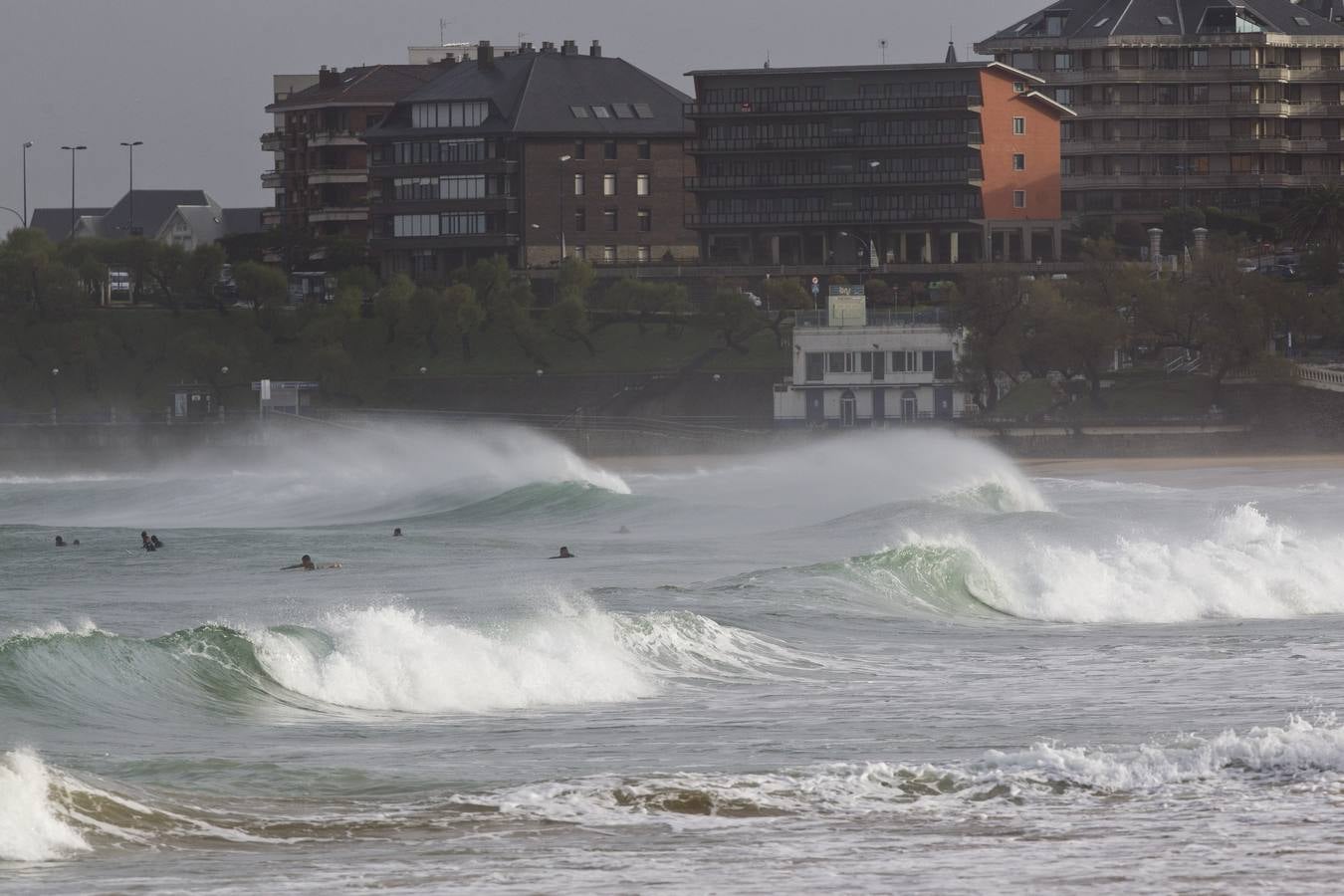Cantabria, en alerta naranja por el fuerte oleaje