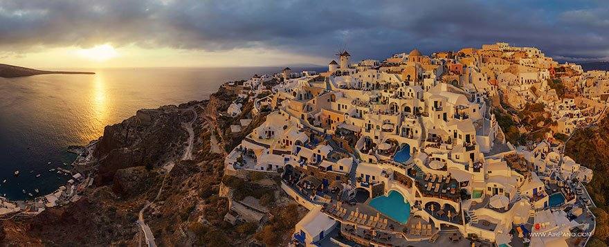 Santorini (Thira), Oia, Grecia. Diferentes paisajes que ya son fascinantes desde tierra, pero que se vuelven más espectaculares todavía en estas tomas aéreas