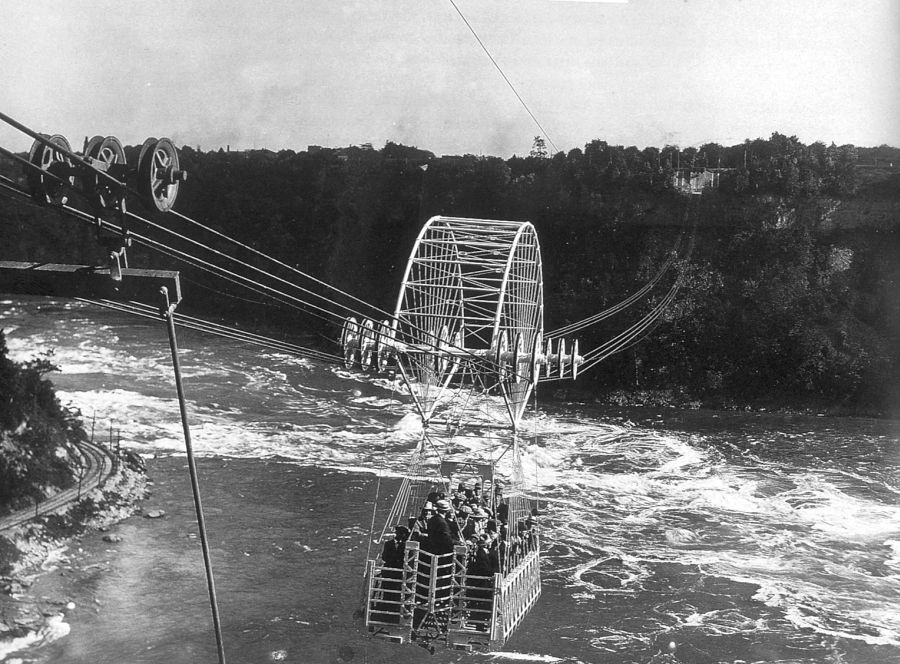 1916. Transbordador del Niágara  construido para salvar las cataratas mediante un funicular.