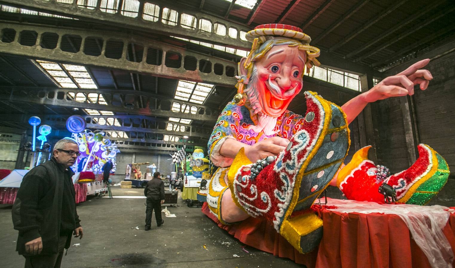Así se preparan las carrozas para la cabalgata de Santander