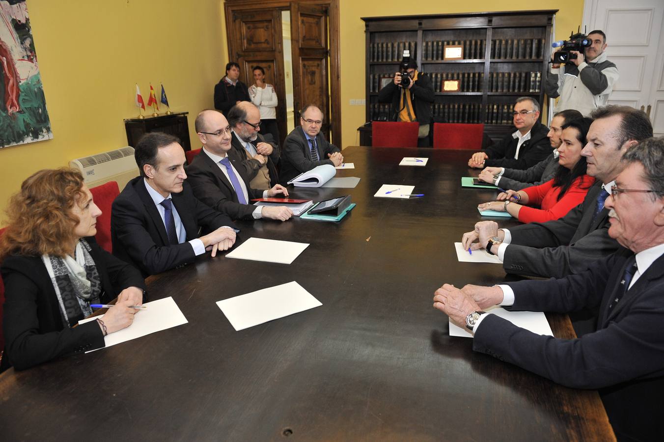 Reunión para suprimir los pasos a nivel en Casar de Periedo