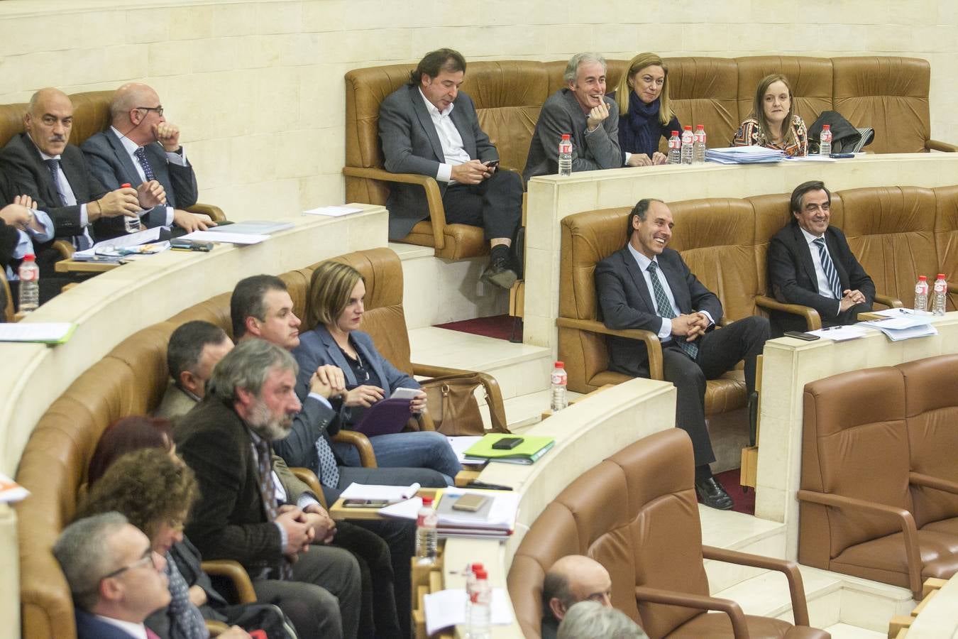 El Parlamento reconoce el lábaro aunque sin consenso