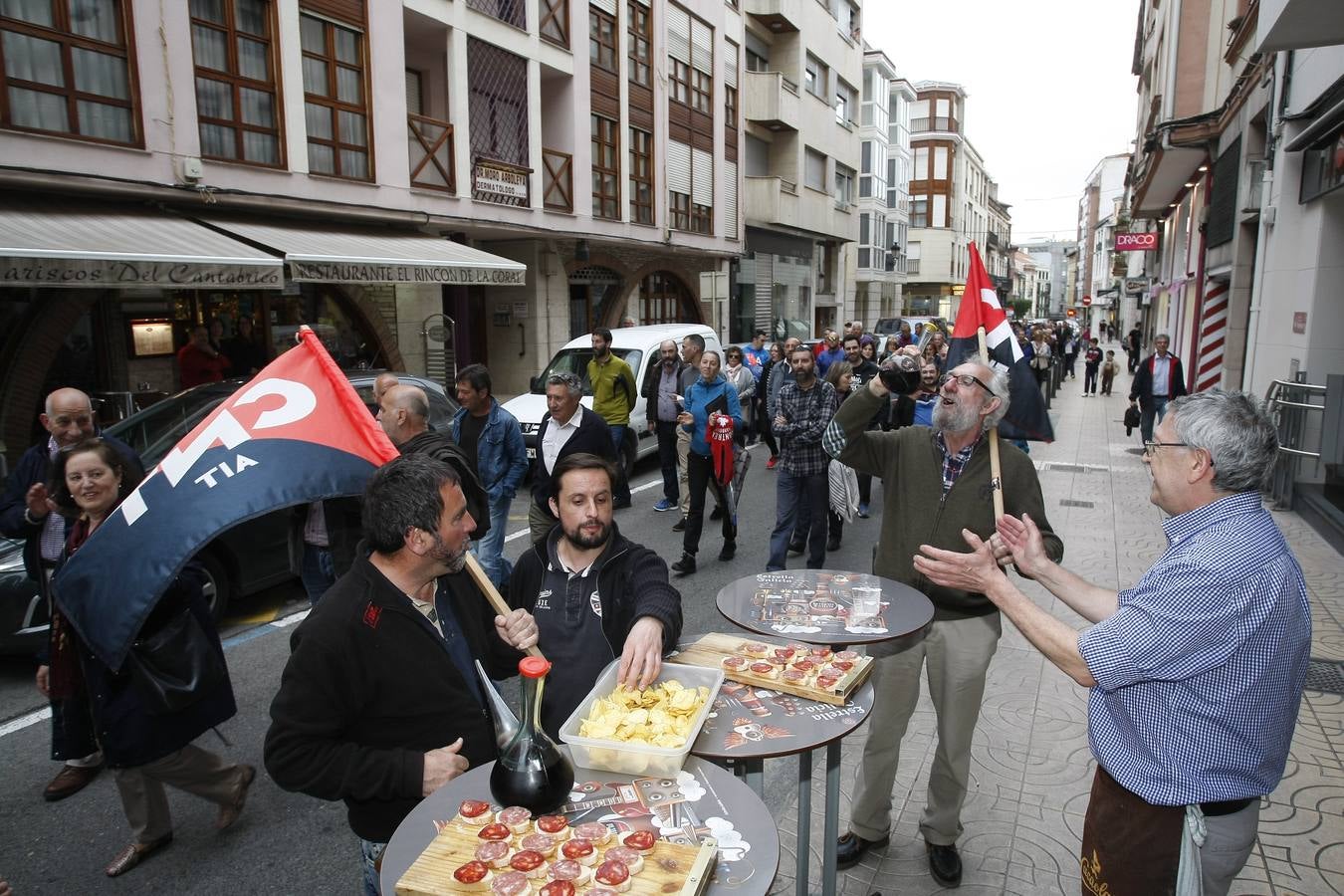 Los trabajadores de Sniace vuelven a tomar las calles