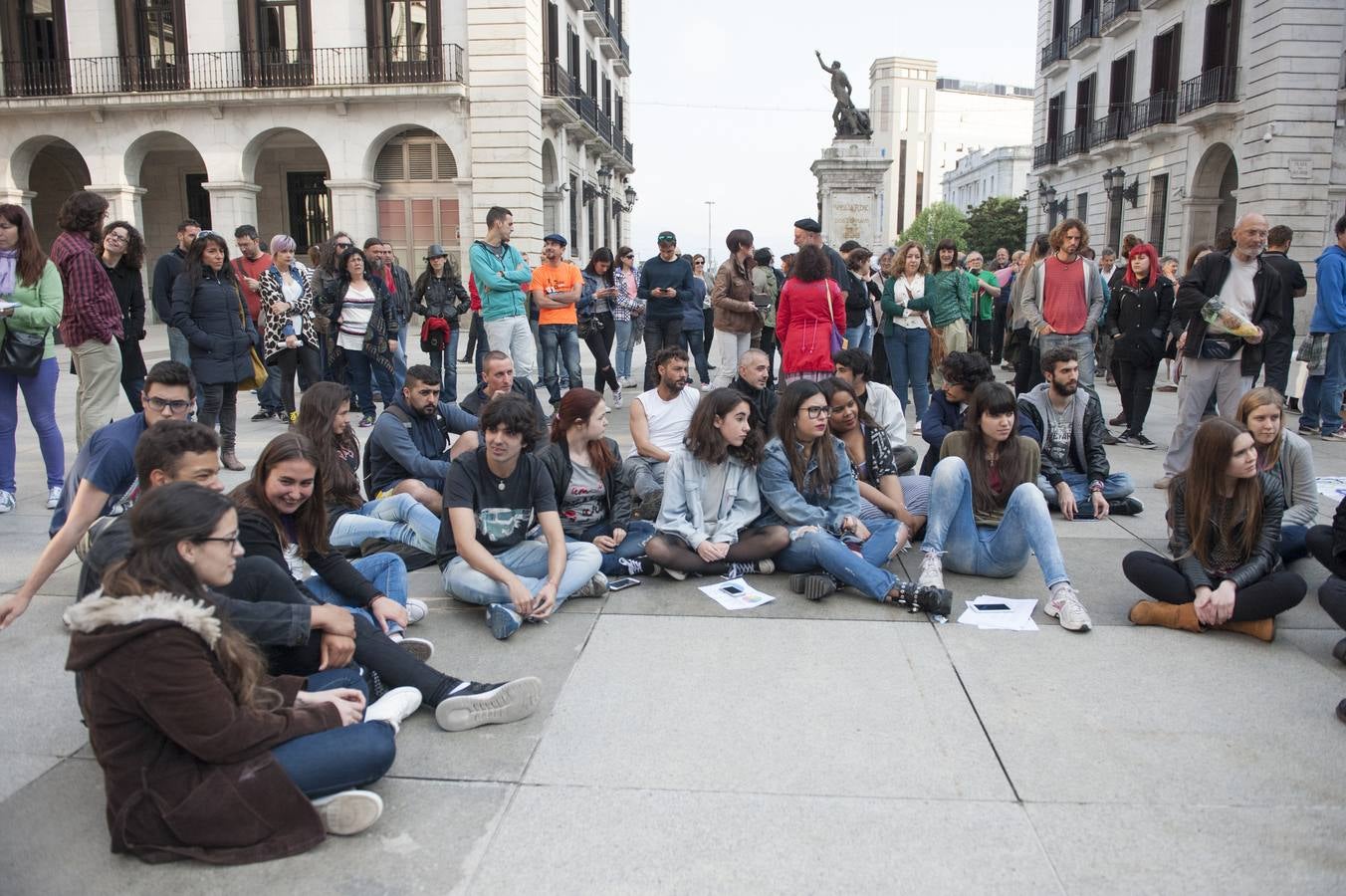 La porticada vuelve a gritar &#039;¡Sí se puede!&#039;