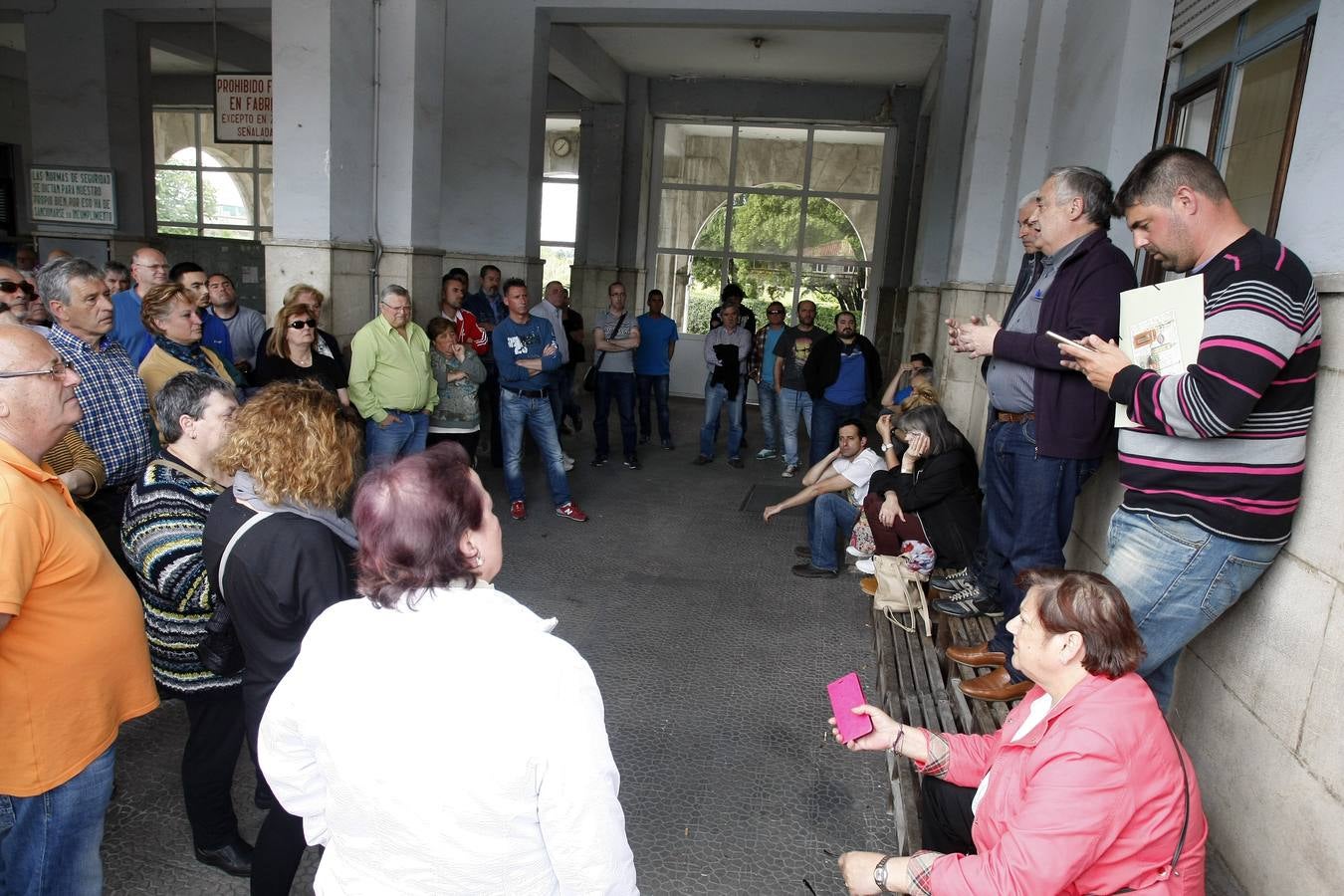 Sniace da marcha atrás en la reversión de los despidos