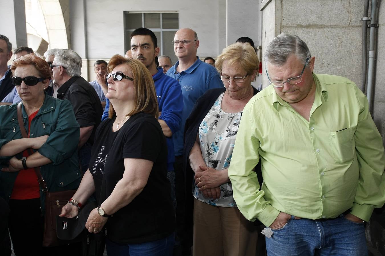 Sniace da marcha atrás en la reversión de los despidos