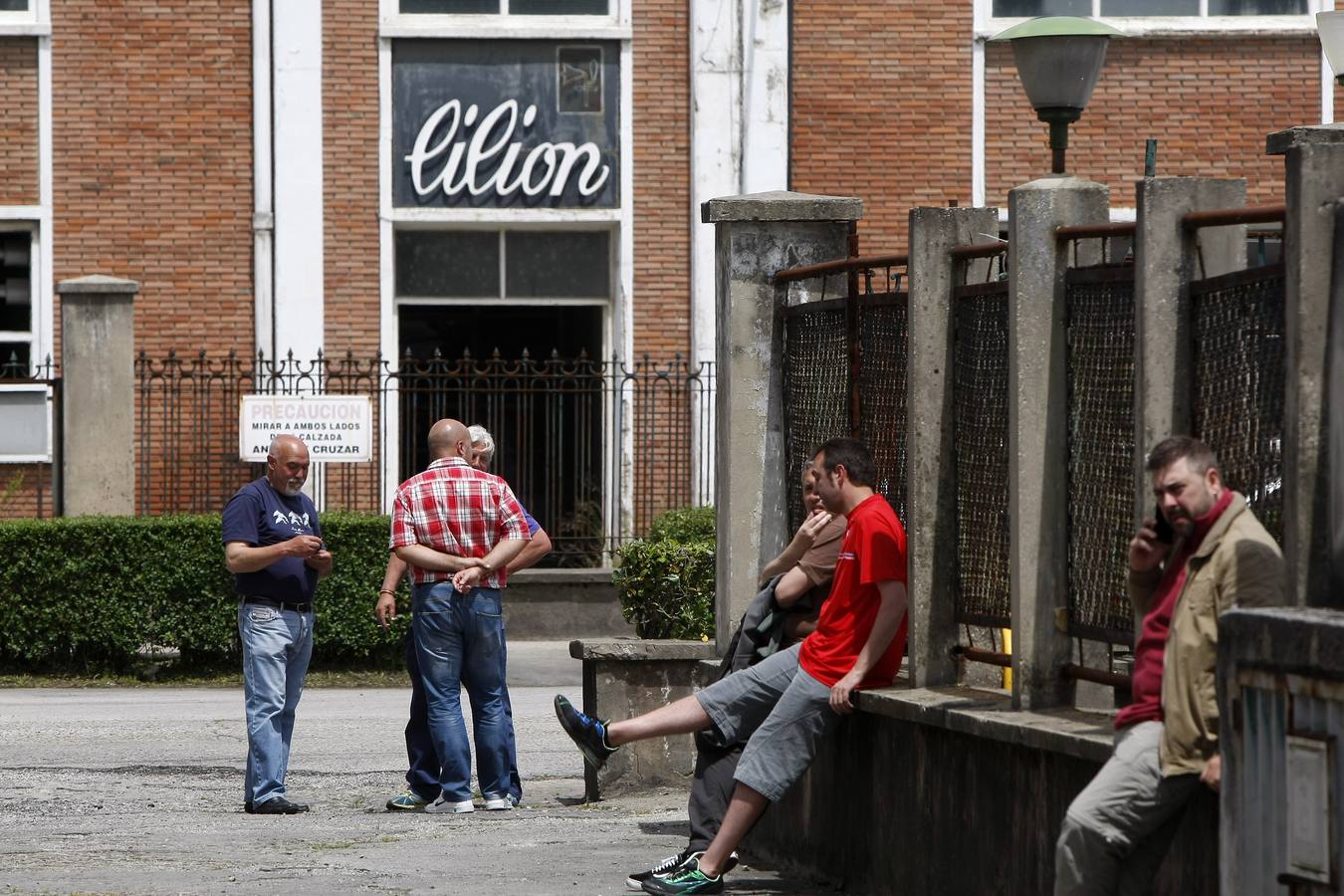 Sniace da marcha atrás en la reversión de los despidos