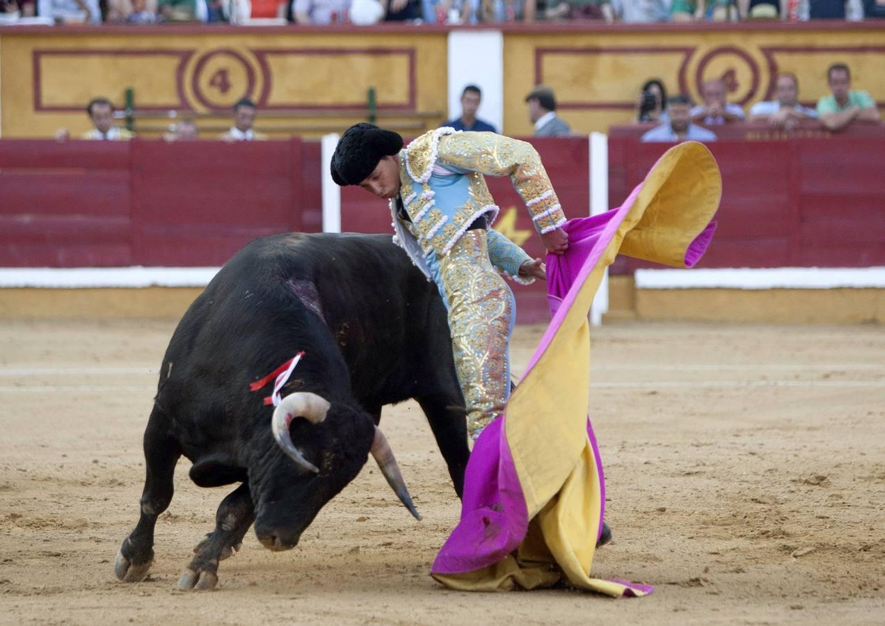 Lunes 25: Toros de Núñez del Cuvillo para Ginés Marín. 