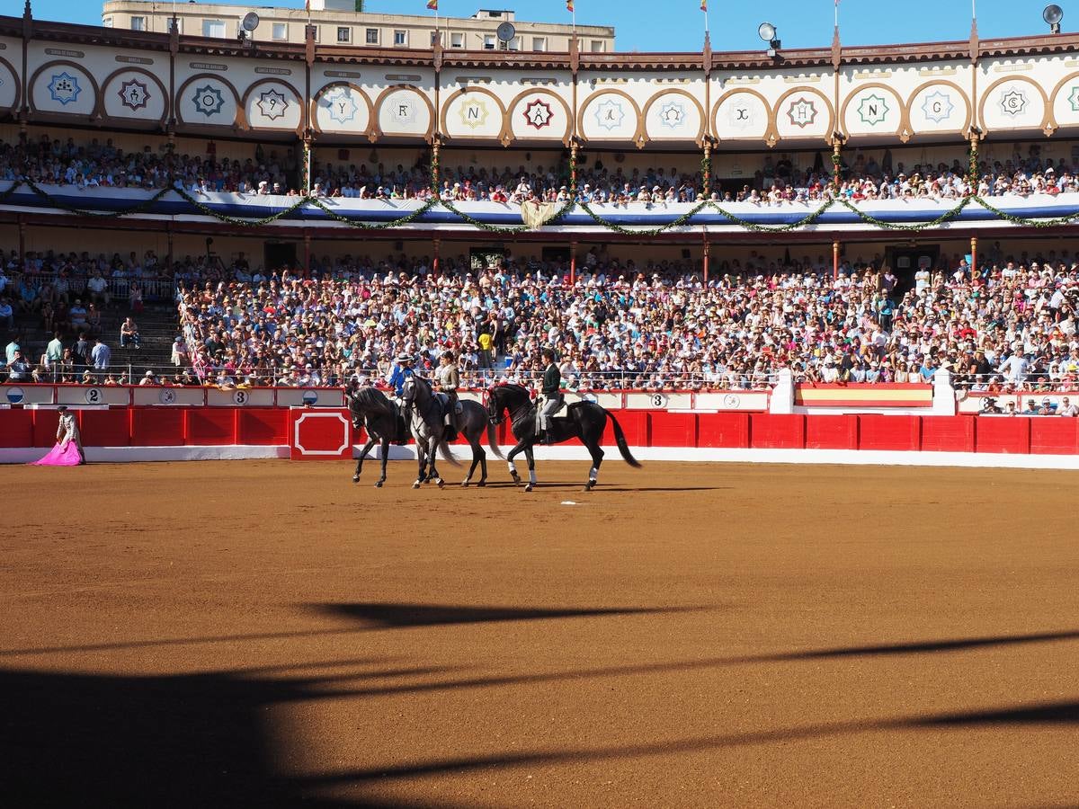 Tarde de rejoneadores en Cuatro Caminos