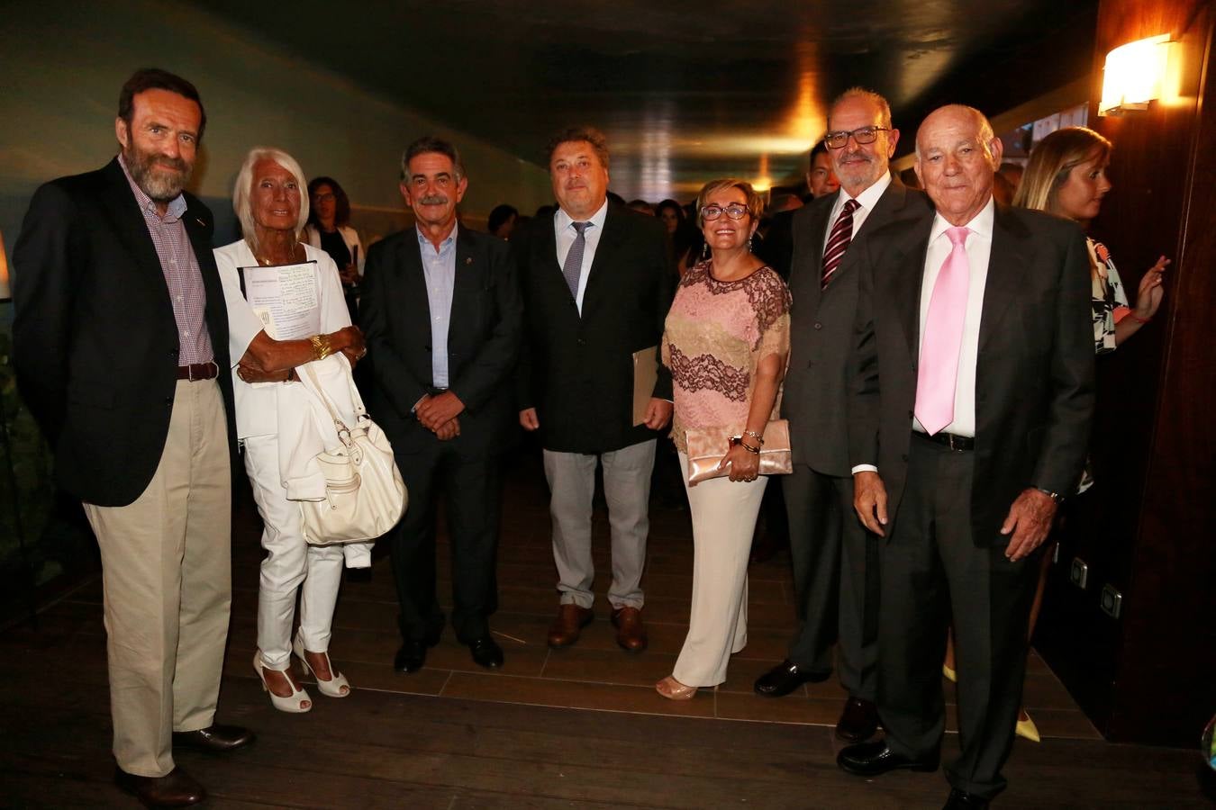 Guillermo de la Dehesa, Soledad Lorenzo, Miguel Ángel Revilla, José Manuel Conde, Carmen Ruiz, Pedro González Macho y Tinín García.