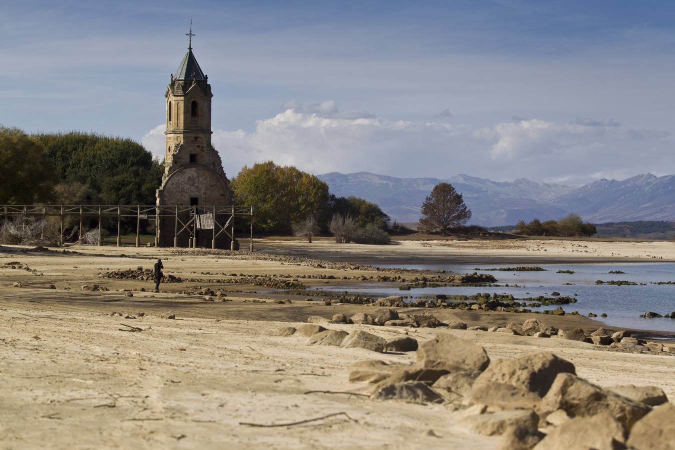 El Pantano del Ebro se encuentra ya en el tercer nivel más bajo de los diez últimos años