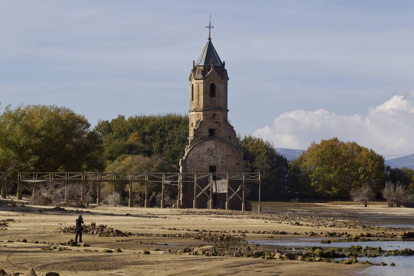 El Pantano del Ebro se encuentra ya en el tercer nivel más bajo de los diez últimos años