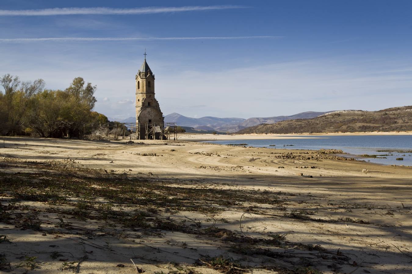 El Pantano del Ebro se encuentra ya en el tercer nivel más bajo de los diez últimos años