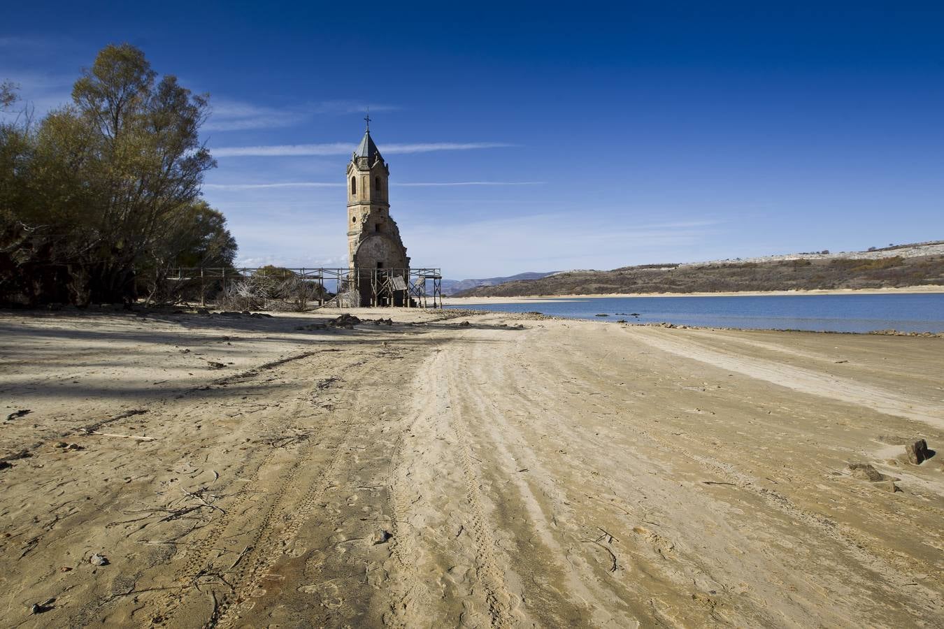 El Pantano del Ebro se encuentra ya en el tercer nivel más bajo de los diez últimos años