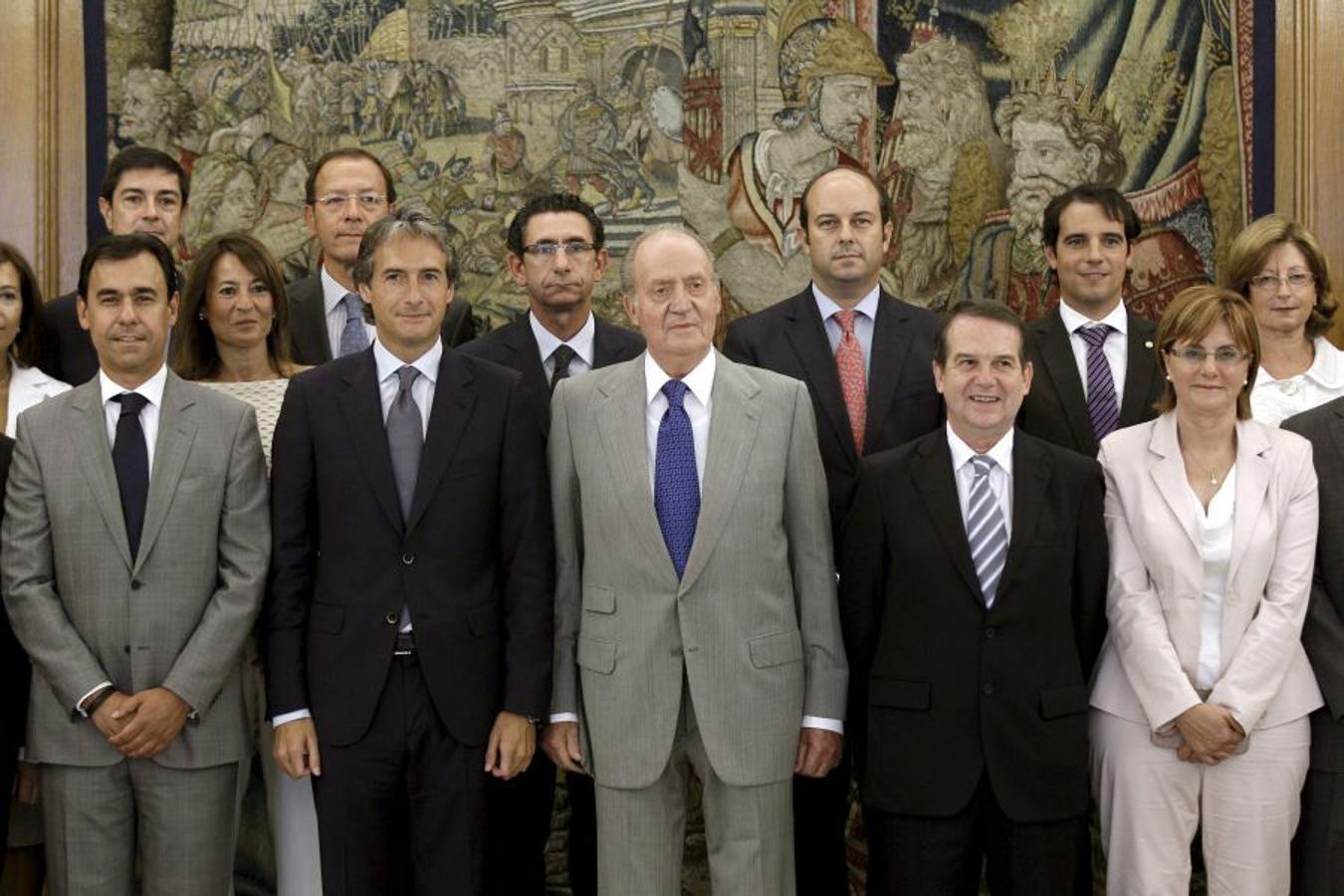 El rey, en 2012, recibió a la Junta de Gobierno de la Federación Española de Municipios y Provincias, presidida por Íñigo de la Serna, en el Palacio de la Zarzuela.