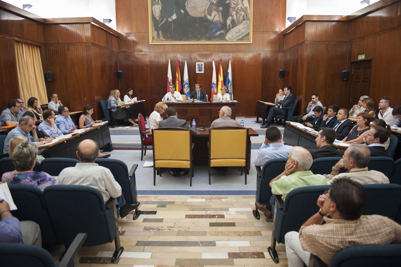 2015. Íñigo de la Serna presidiendo un pleno del Ayuntamiento de Santander.