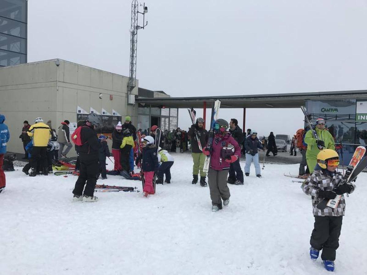 Buen ambiente en la estación de esquí de Alto Campoo