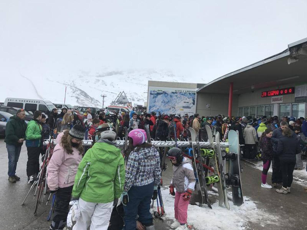 Buen ambiente en la estación de esquí de Alto Campoo