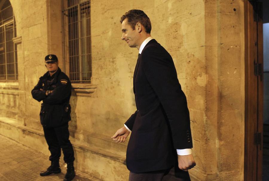 Iñaki Urdangarín, duque de Palma, sale de los juzgados de Mallorca en donde leyó la transcripción de su declaración ante el juez instructor del caso Palma-Arena (2012).