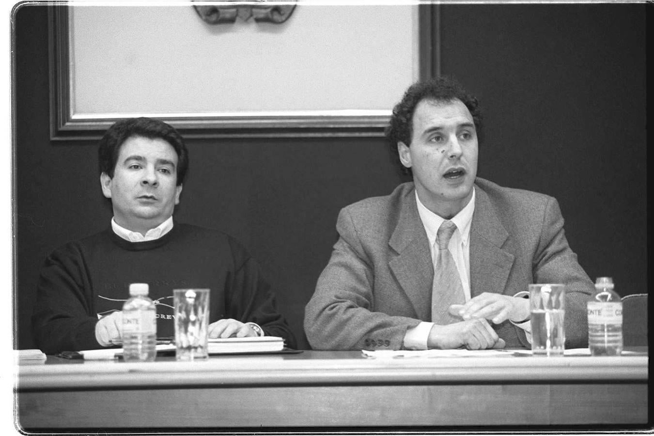 Junto al que sería su sucesor, Carlos Cortina en 1999