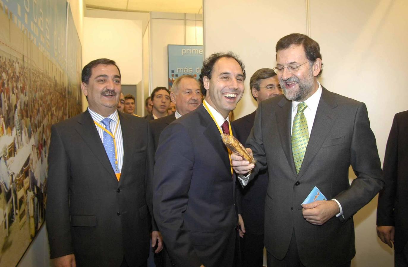 Durante la asistencia a la convención nacional del PP junto a Mariano Rajoy y Gonzalo Piñeiro.
