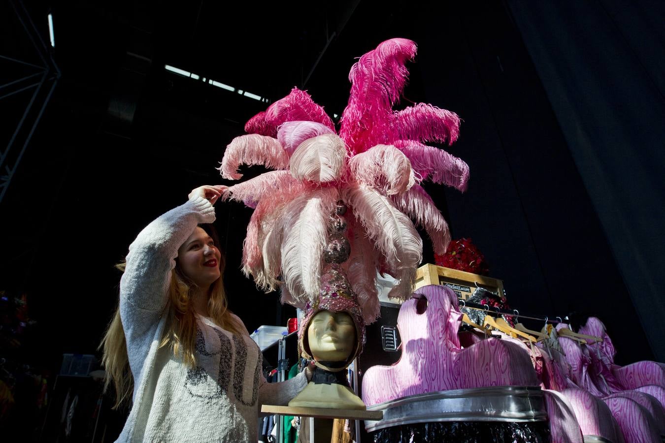 Ensayo y preparativos del musical Priscilla