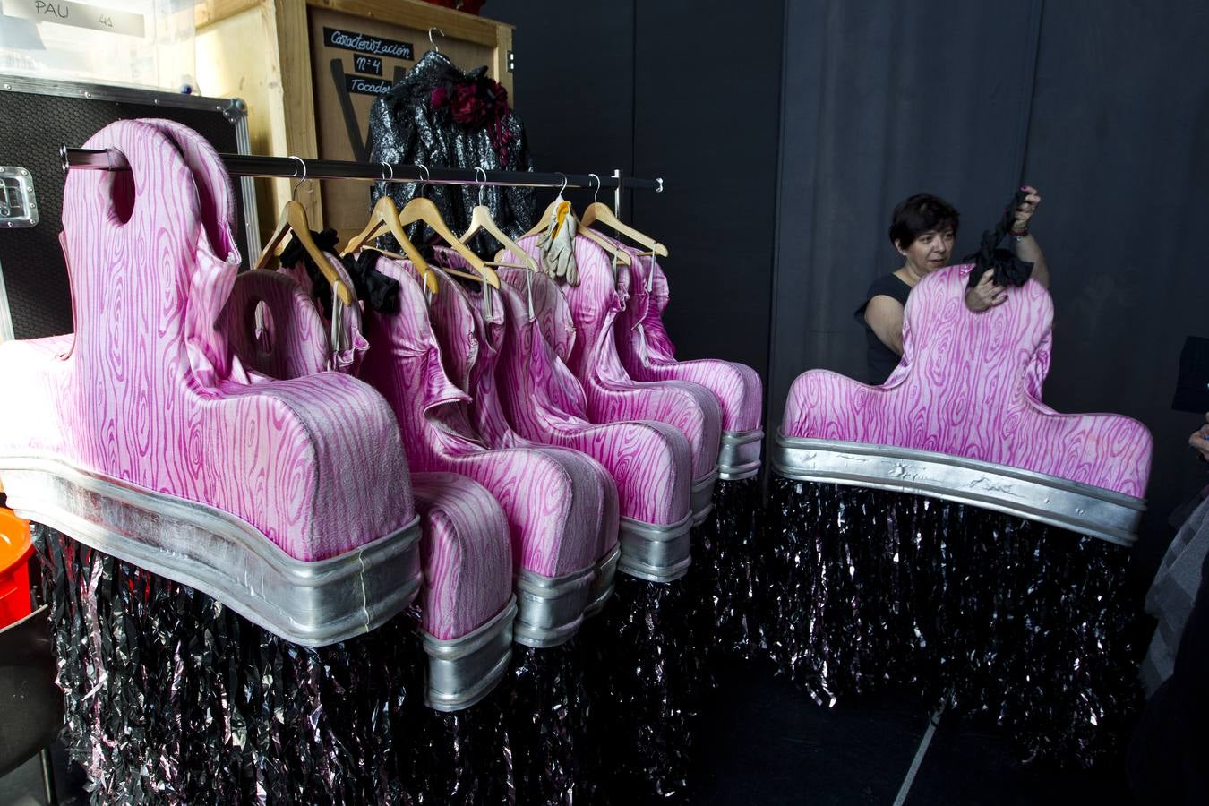 Ensayo y preparativos del musical Priscilla