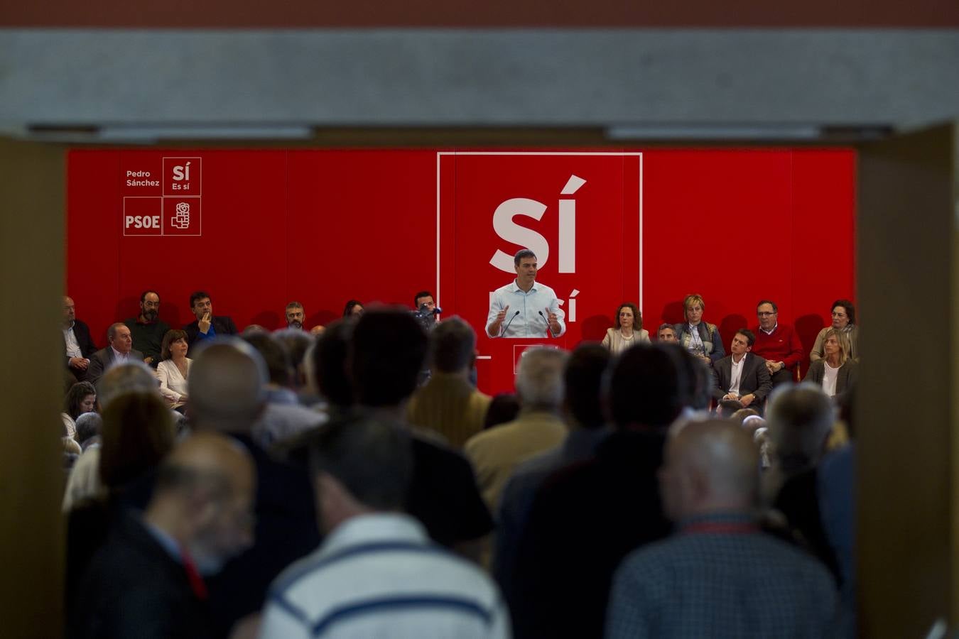 Mitin del PSOE con Pedro Sánchez, en el Paraninfo de la UC