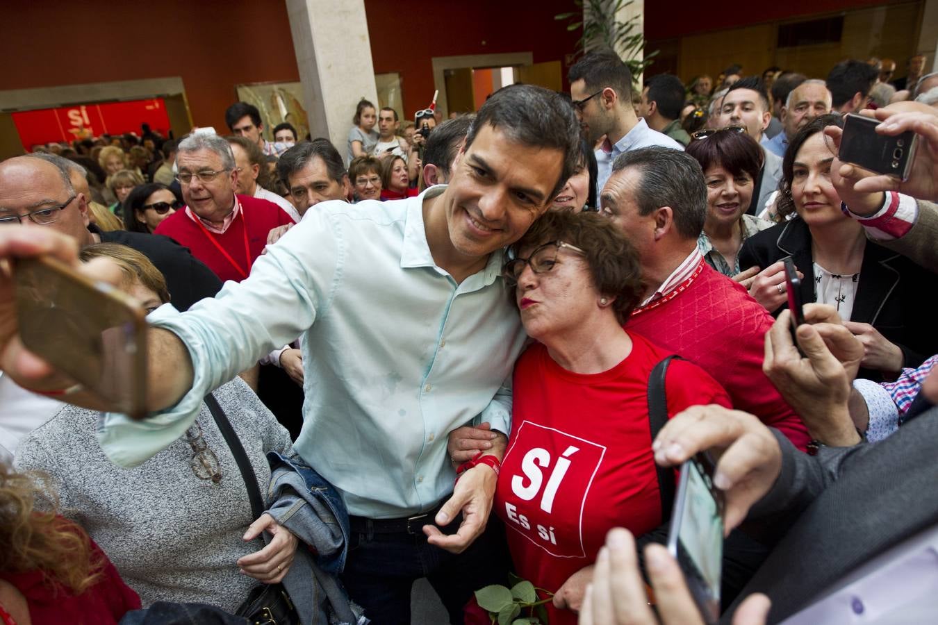 Mitin del PSOE con Pedro Sánchez, en el Paraninfo de la UC