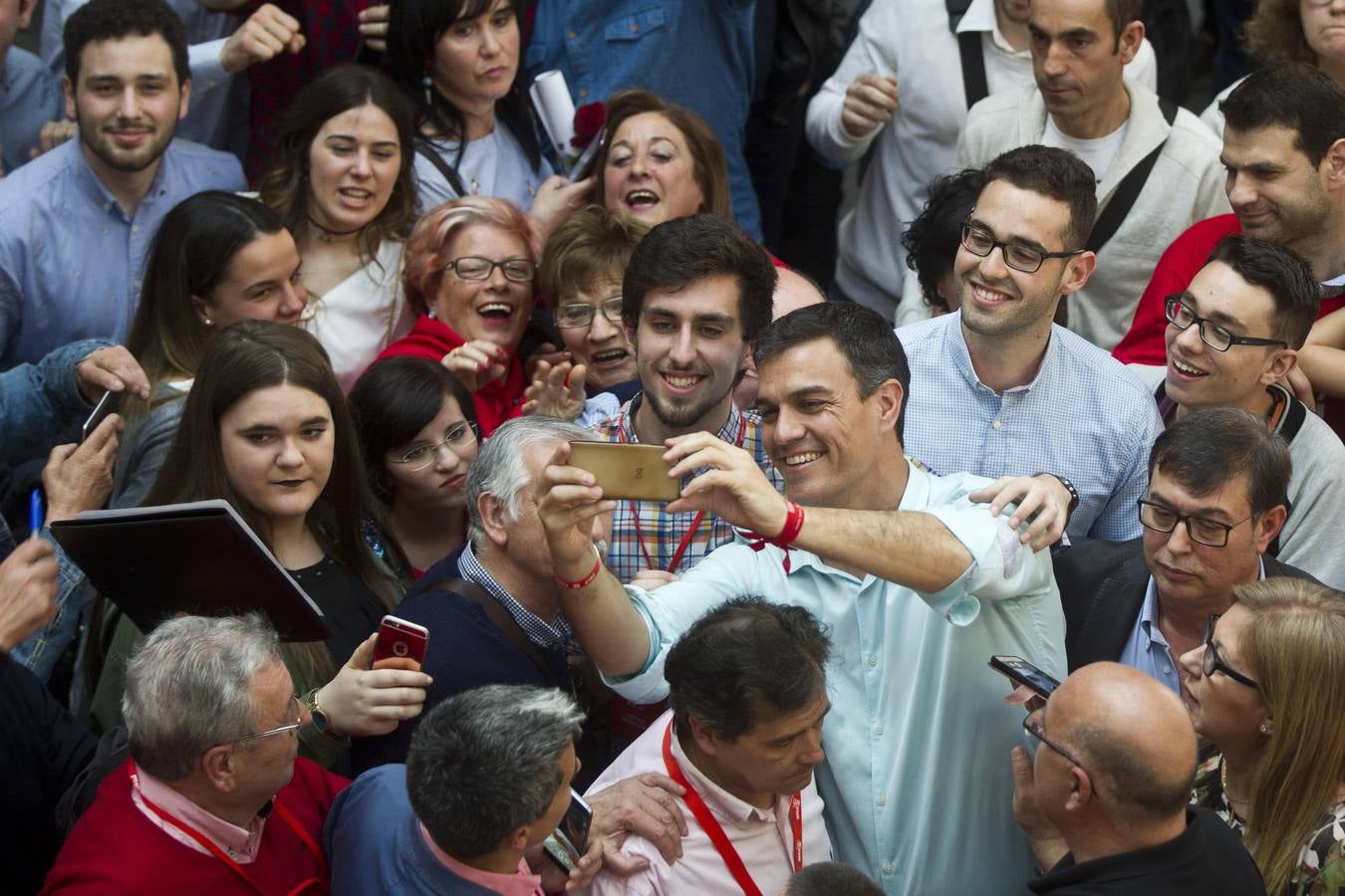 Mitin del PSOE con Pedro Sánchez, en el Paraninfo de la UC