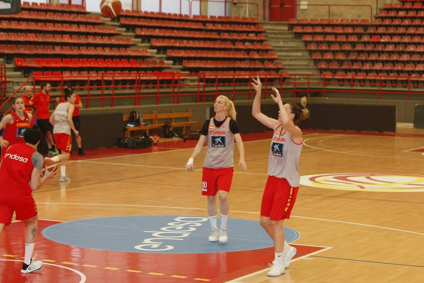 La selección española fememina entrena en Torrelavega