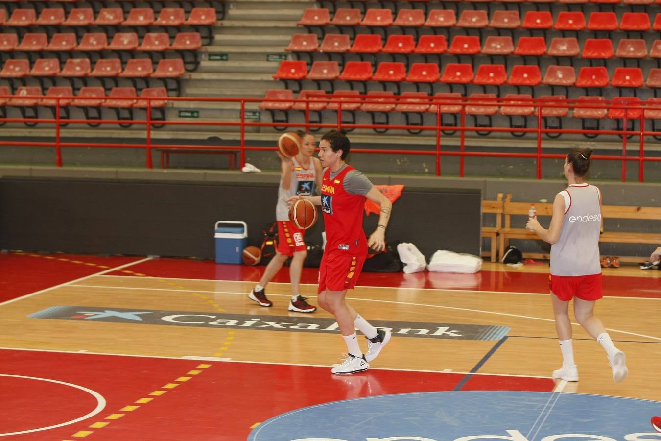 La selección española fememina entrena en Torrelavega