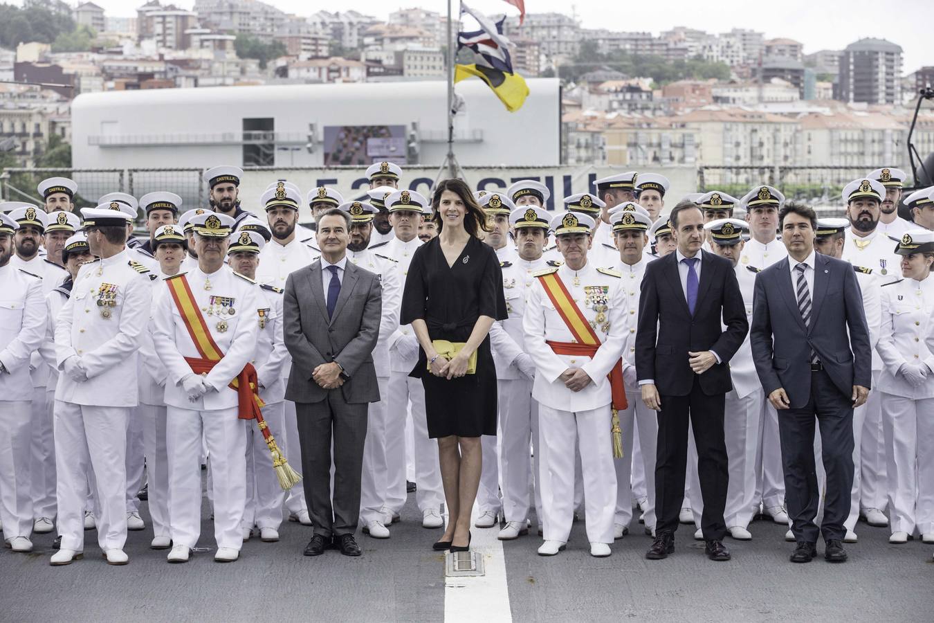 Entrega de la bandera de guerra al buque de la armada «Castilla», a cargo de Ruth Beitia