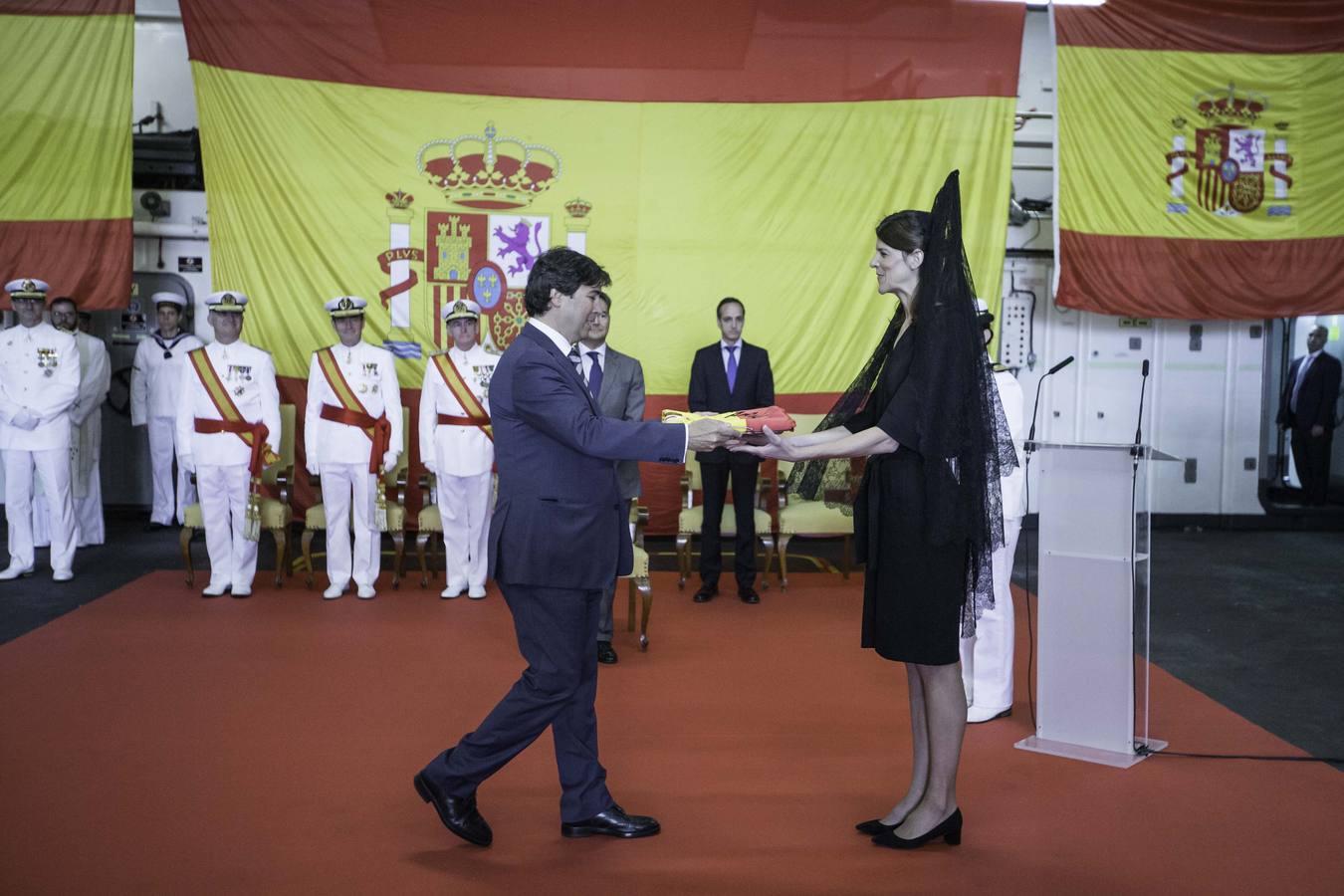 Entrega de la bandera de guerra al buque de la armada «Castilla», a cargo de Ruth Beitia