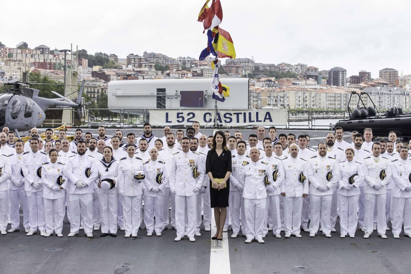 Entrega de la bandera de guerra al buque de la armada «Castilla», a cargo de Ruth Beitia