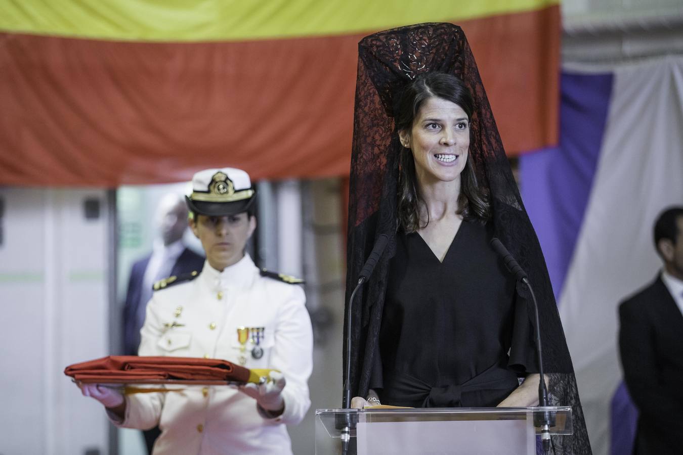 Entrega de la bandera de guerra al buque de la armada «Castilla», a cargo de Ruth Beitia