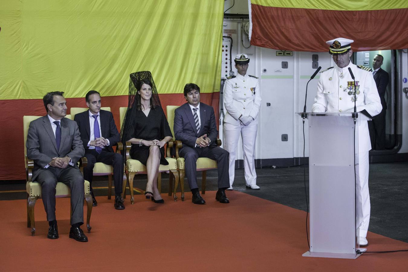 Entrega de la bandera de guerra al buque de la armada «Castilla», a cargo de Ruth Beitia