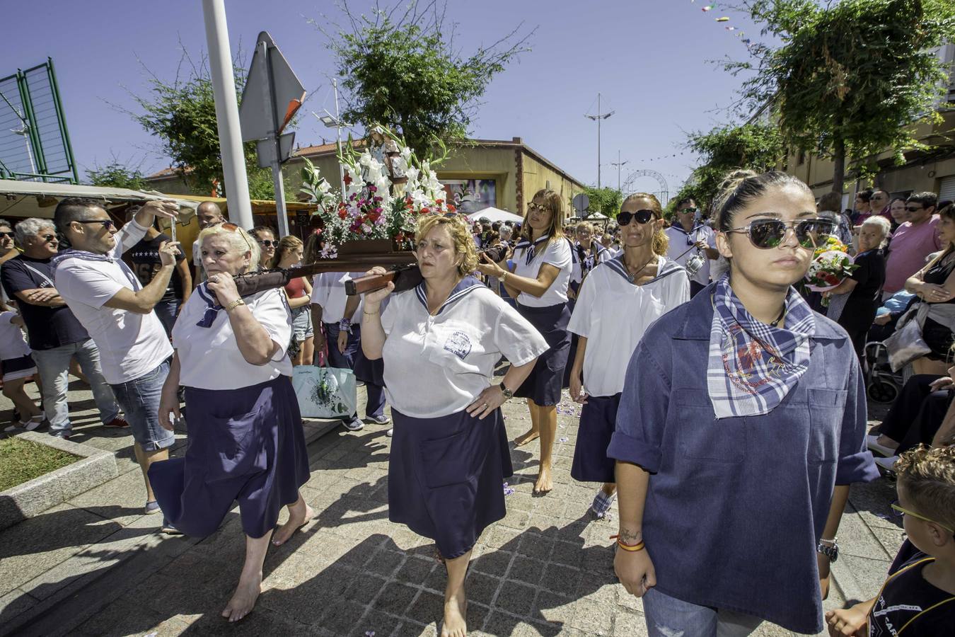 Los vecinos del Barrio Pesquero celebran las fiestas del Carmen