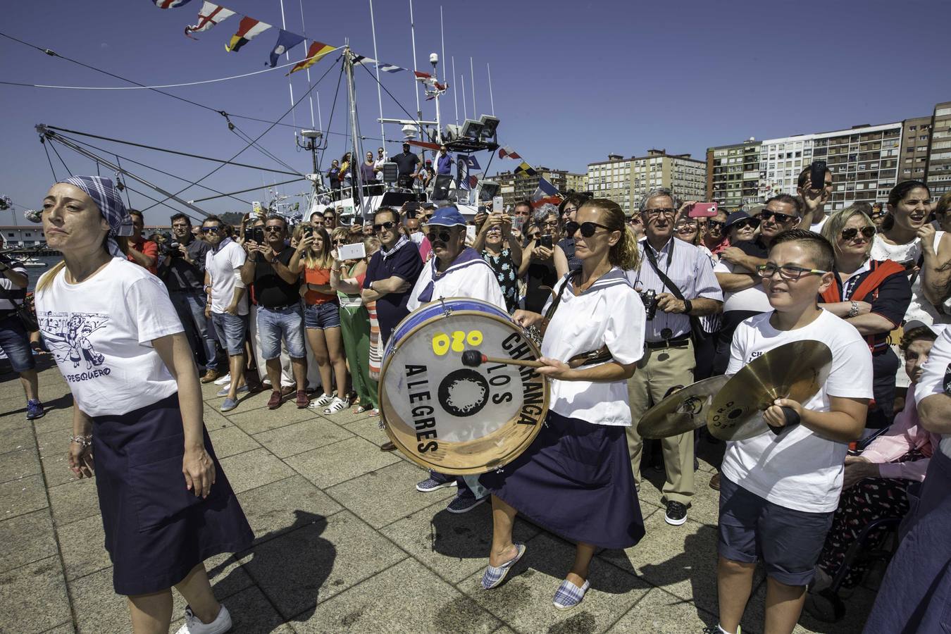 Los vecinos del Barrio Pesquero celebran las fiestas del Carmen