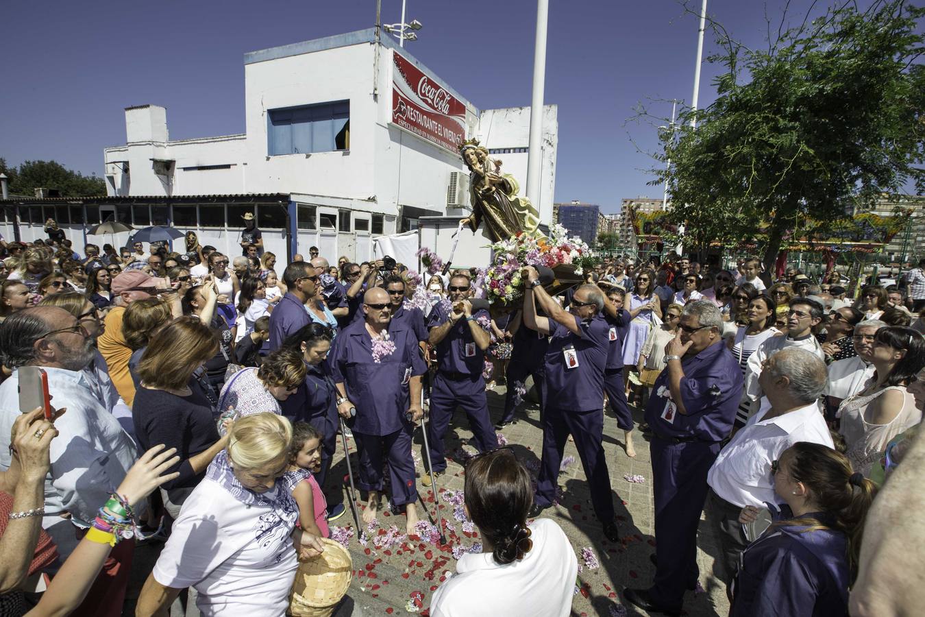 Los vecinos del Barrio Pesquero celebran las fiestas del Carmen