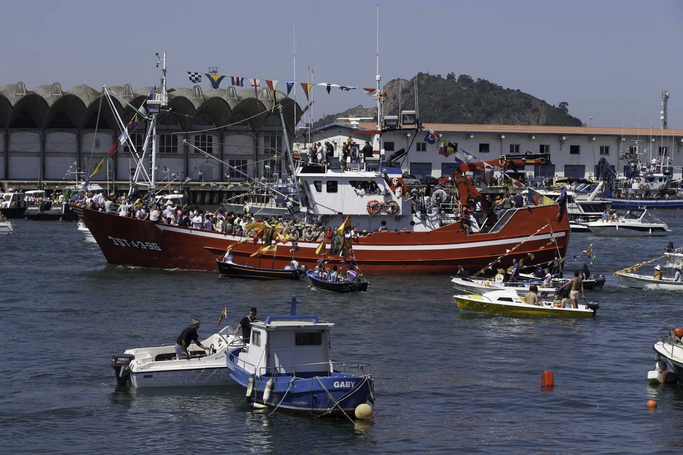 Los vecinos del Barrio Pesquero celebran las fiestas del Carmen