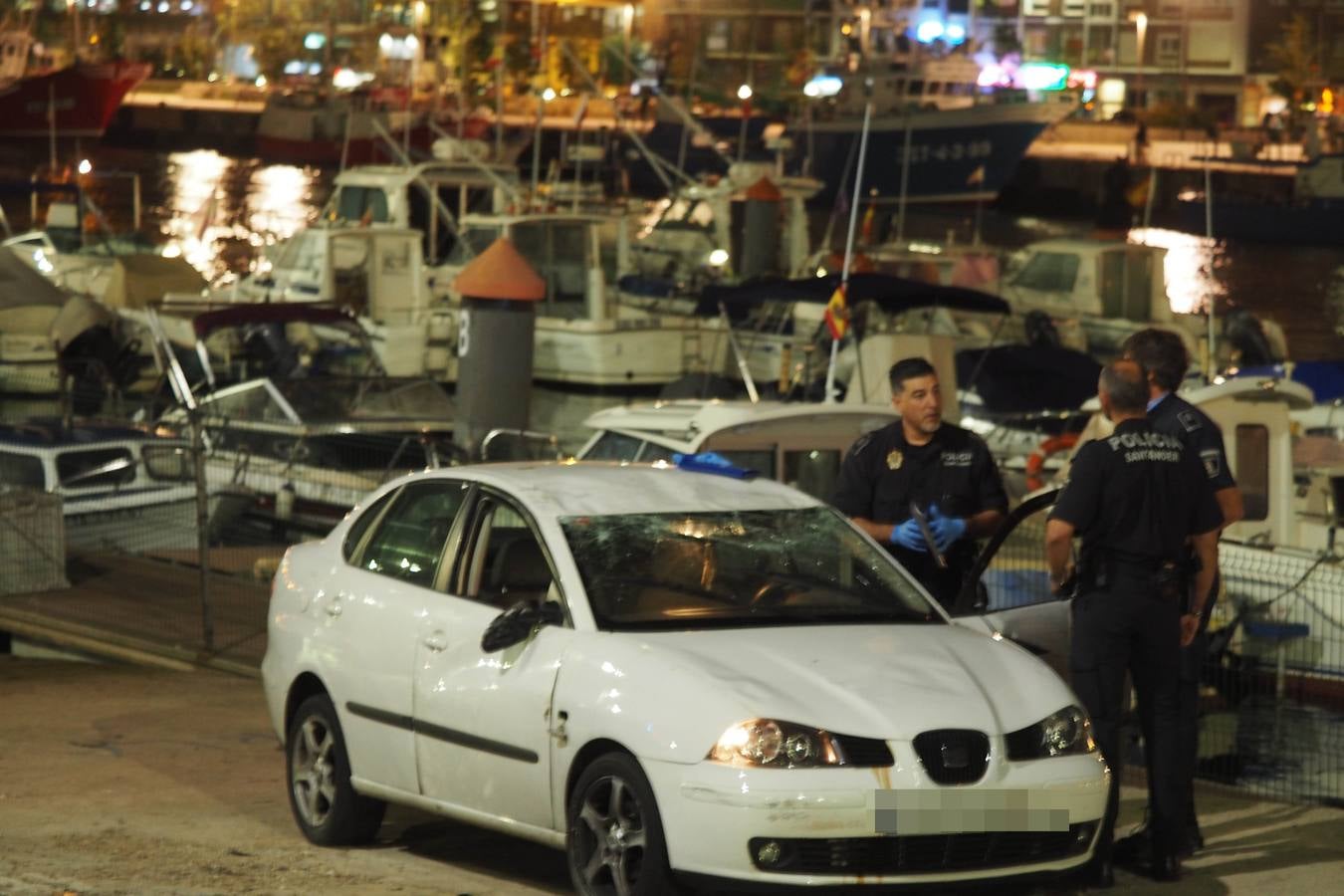 Vuelca un coche en el Barrio Pesquero