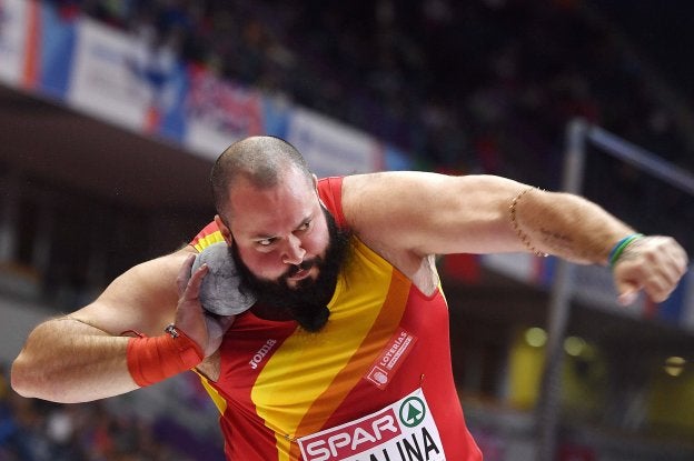 Carlos Tobalina, en uno de sus lanzamientos en el Europeo de Pista Cubierta de este año en Belgrado.