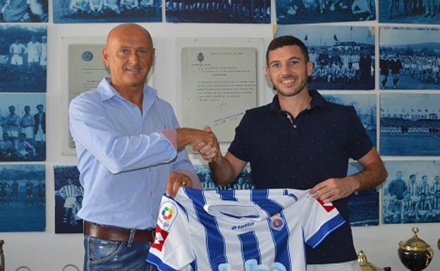 Carlos Bolado 'Chalana', junto a Belmonte en su presentación en El Malecón.