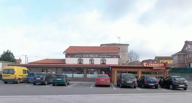 Exterior del restaurante Los Arcos. 