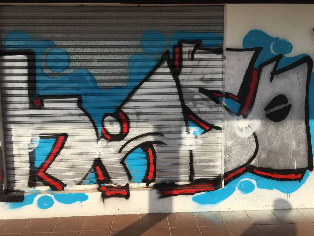 Grafitis en los bajos de El Sardinero
