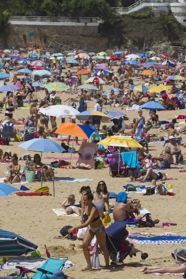 Las playas de El Sardinero, abarrotadas